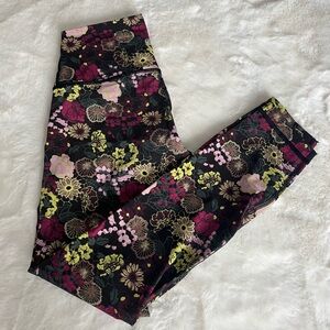 RARE Lulu Lemon Leggings Size 4 - 7/8 inseam